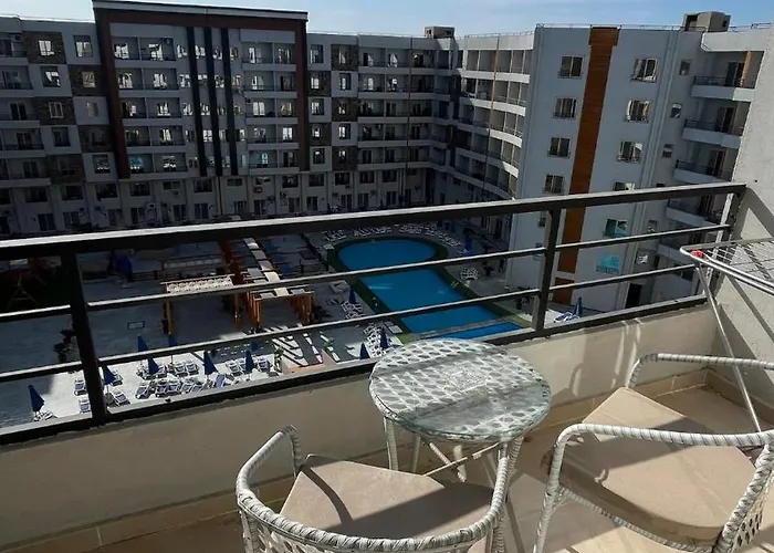 Luxury With Apartment *